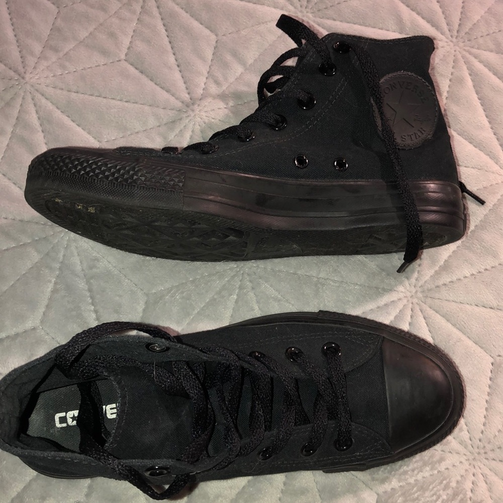 All black converse high top sneakers.